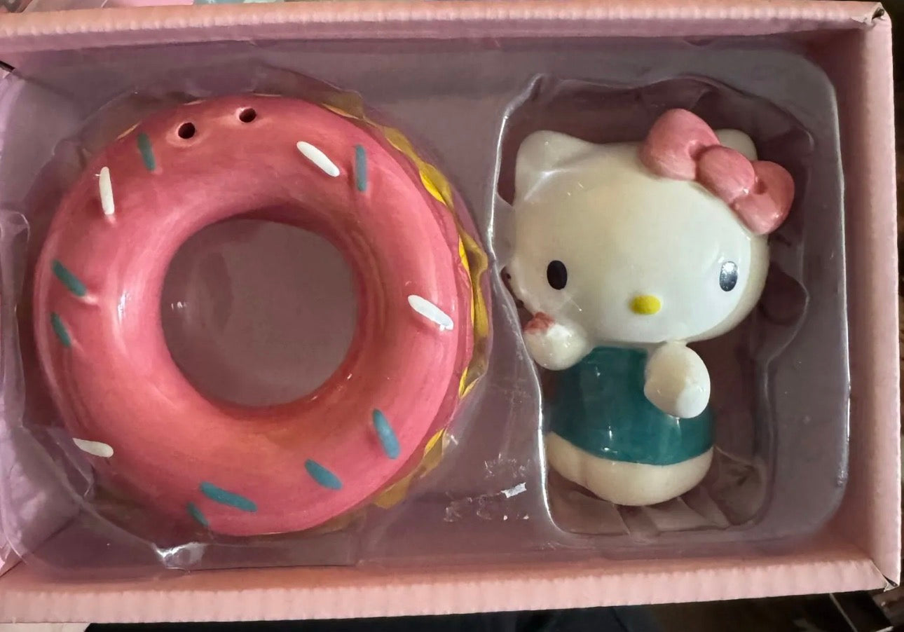 Hello Kitty Salt and Pepper Shaker